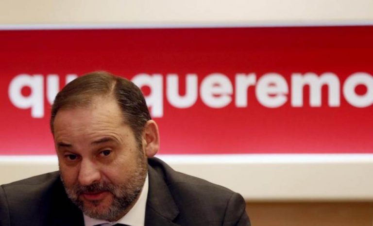 El exministro de Transporte José Luis Ábalos renuncia a su cargo en el PSOE