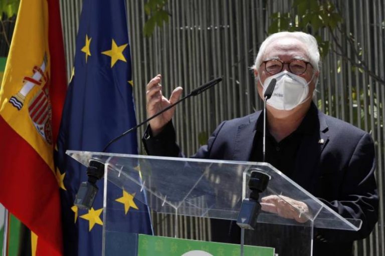 El ministro Manuel Castells: «No es posible hacer un referéndum en Cataluña, para cambiar la Constitución hacen falta 3 quintas partes del Congreso de los Diputados»