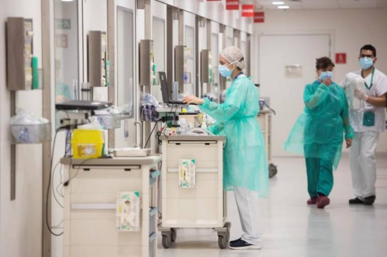 La ‘ola Joven’ en Cataluña: Más de 7.400 nuevos contagios en las últimas horas