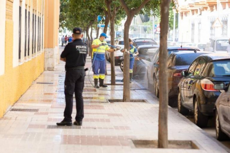 Un hombre mata a su pareja de un disparo de escopeta y luego se suicida con el mismo arma frente al Colegio San Manuel (Málaga) 