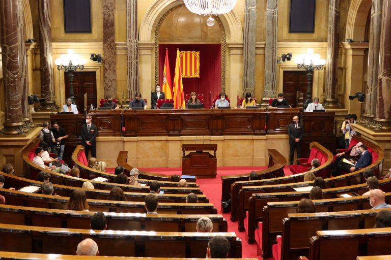 El Parlamento de Cataluña aprueba el Decreto Ley del FCRCAT para pagar con dinero público las fianzas del Procés