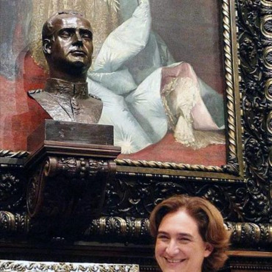 FOTOGRAFÍA. BARCELONA (ESPAÑA), JULIO DE 2015. Ada Colau, ha decidido retirar el busto del Rey Juan Carlos I que hay en el Salón de la Reina Regente. Efe (1)