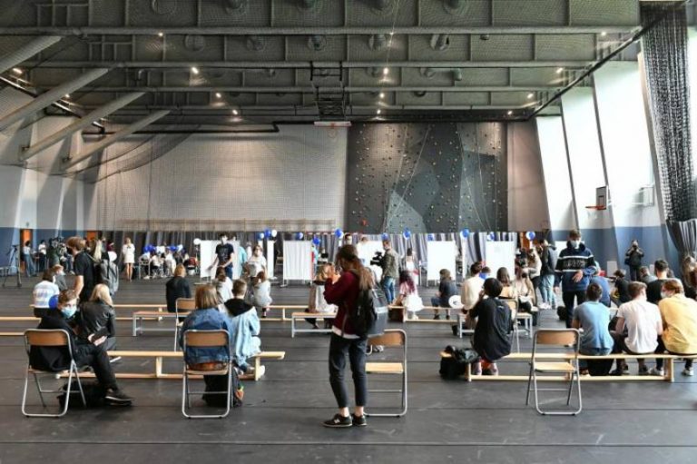 Triunfa el sentimiento antivacuna COVID 19 en Europa de Este con cierre masivo de centros de vacunación COVID 19