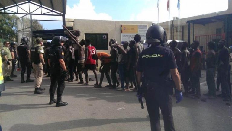 Fuerte enfrentamiento entre inmigrantes ilegales en el CETI de Ceuta por los robos y tema sentimental