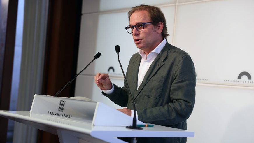FOTOGRAFÍA. El portavoz del Grupo Parlamentario de VOX, cuarta fuerza política en Cataluña, en el Parlamento de Cataluña, Juan Garriga Doménech. (Ñ Pueblo).