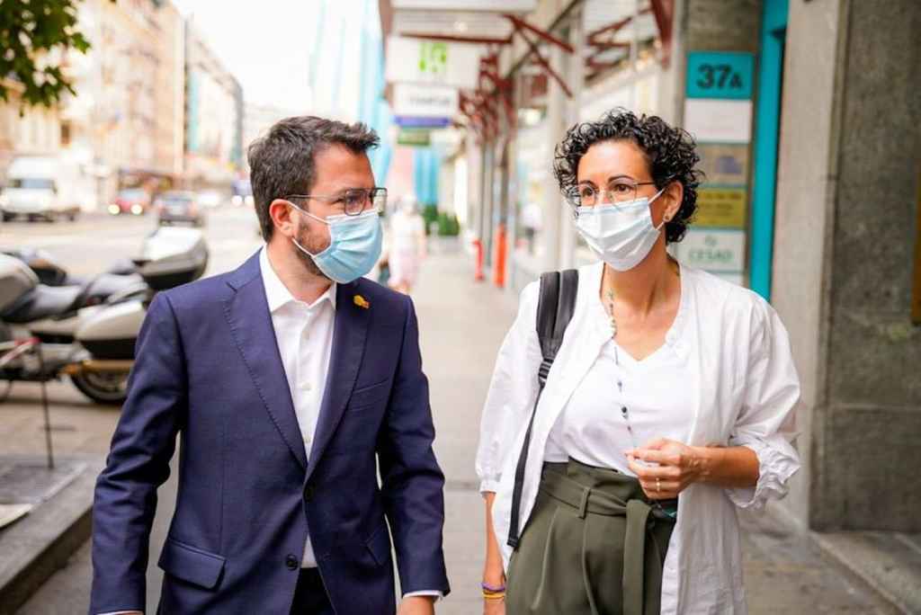 FOTOGRAFÍA. GINEBRA (SUIZA), 30.07.2021. Pere Aragonés García (ERC) y la golpista prófuga, Marta Ruvira Vergés (ERC). Ñ Pueblo (1)_