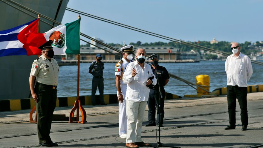 FOTOGRAFÍA. LA HABANA (CUBA), 30.07.2021. l embajador de México en Cuba, Miguel Díaz Reynoso (c). Efe (1)