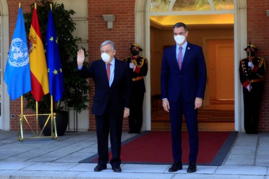FOTOGRAFÍA. MADRID (ESPAÑA), 02.07.2021. El presidente del Gobierno, Pedro Sánchez (d), recibe al secretario general de Naciones Unidas, António Guterres (i). Efe