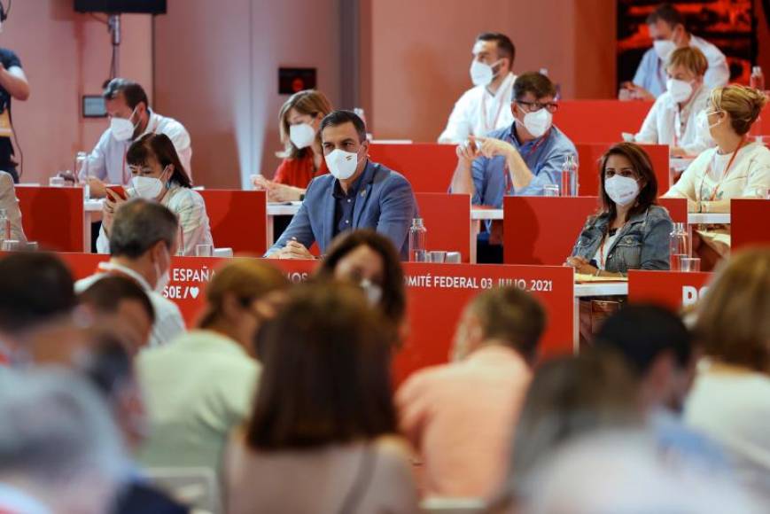 FOTOGRAFÍA. MADRID (ESPAÑA), 03.07.2021. El secretario general del PSOE y presidente del Gobierno, Pedro Sánchez (c). Efe