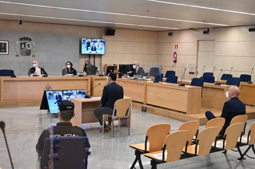 FOTOGRAFÍA. MADRID (ESPAÑA), 08.07.2021. Los dos agentes de los Mozos de Escuadra que acompañaban al prófugo de la Justicia Puigdemont. Efe