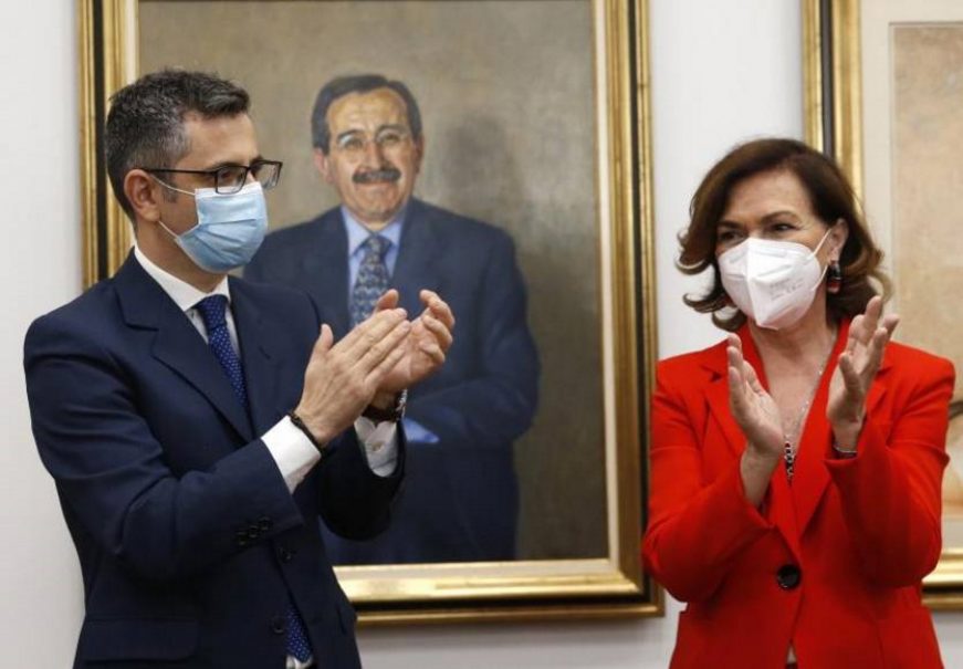 FOTOGRAFÍA. MADRID (ESPAÑA), 12.07.2021. El nuevo ministro de la Presidencia, Félix Bolaños (i), junto a su antecesora en el cargo, Carmen Calvo. Efe