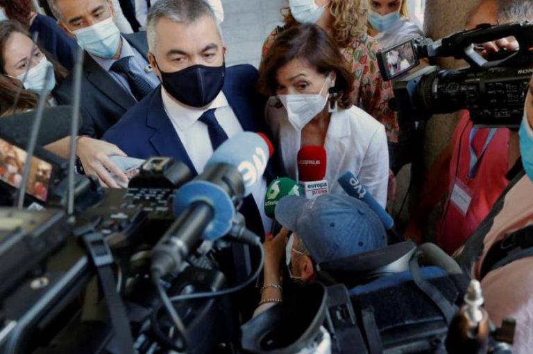 La expulsada del Gobierno Carmen Calvo dice que no se va «Estoy estupendamente, ya lo veis»