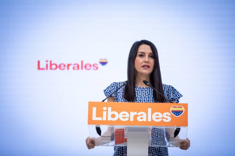 Arrimadas: El PP debe presentar una moción de censura contra Sánchez, «la oposición» y alternativa «no es VOX»