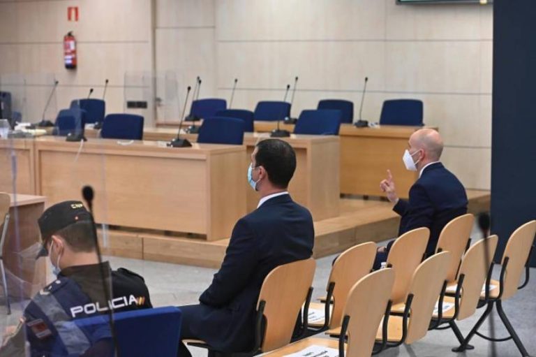 La Audiencia Nacional absuelve también a los mozos Carlos Pedro L. y Xavier G. que ayudaron a Puigdemont a huir
