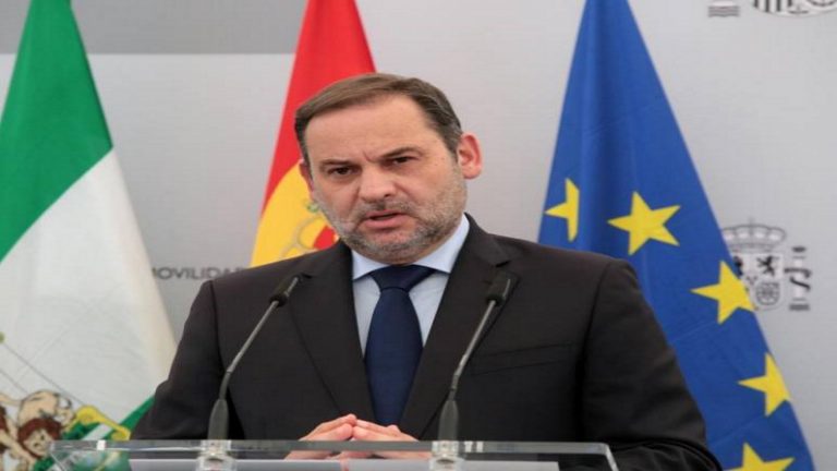Ábalos ve en su destitución una «perdida de confianza» de Sánchez en él y estudia «renunciar a su cargo» en el PSOE