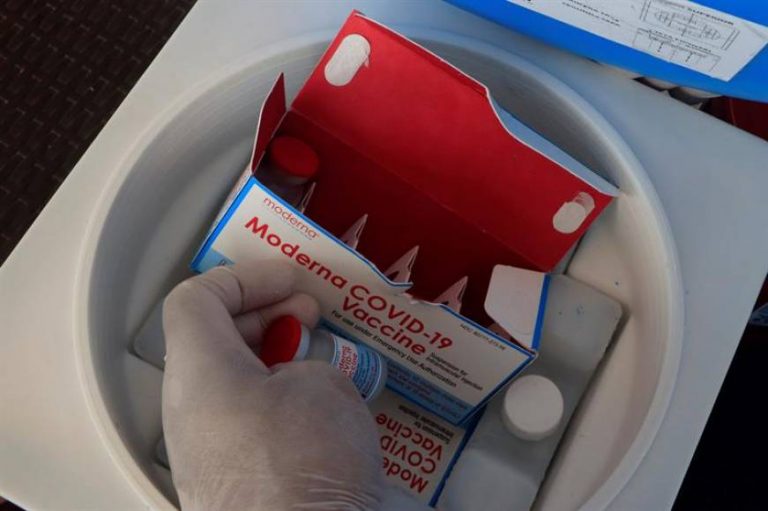 Okinawa bloquea la vacuna COVID 19 tras detectar sustancias anómalas en viales