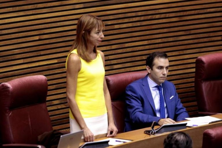 Rebeca Serna abandona el Grupo Parlamentario de Vox en Valencia por pérdida de confianza hacia ella