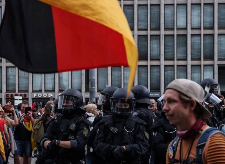 El pueblo se levanta en Alemania contra las medidas COVID 19 de Gobierno alemán
