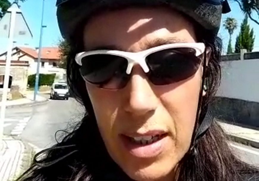 FOTOGRAFÍA. BARCELONA (ESPAÑA), 11.08.2021. Una madre de familia española avierte a los padres del peligro al que se enfrentan si dvacunana contra el covid 19 a sus hijos. Ñ Pueblo