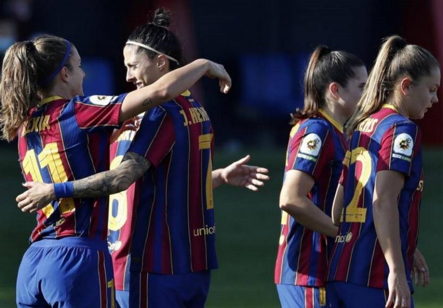FOTOGRAFÍA. BARCELONA (ESPAÑA), AÑO 2021. Jennifer Hermoso (c), del FC Barcelona, celebra un gol con Alexia Putella (i). Efe