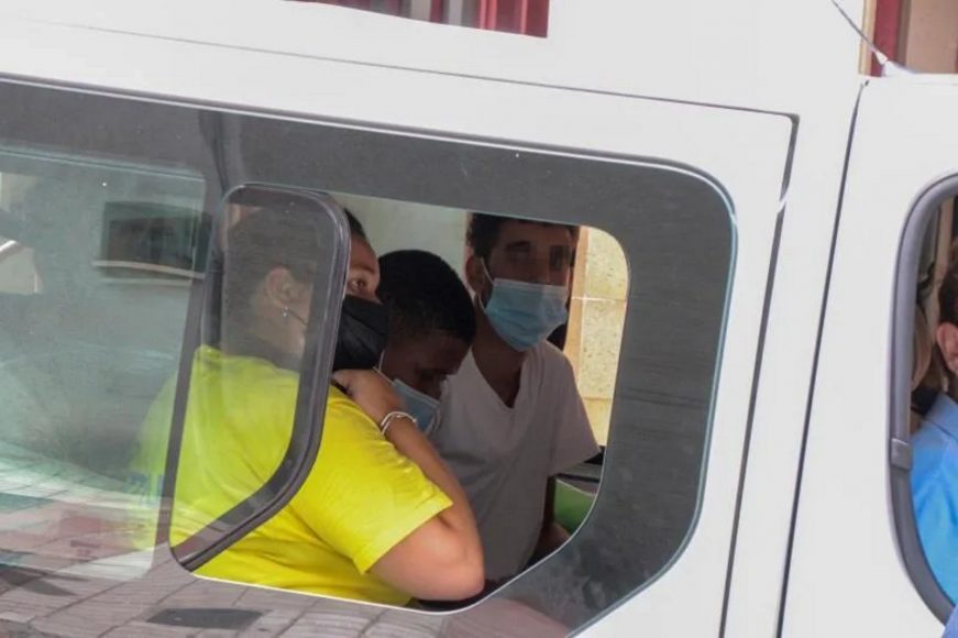 FOTOGRAFÍA. CEUTA (ESPAÑA), 18.08.2021. una imagen muestra a varios inmigrantes ilegales marroquíes Menores Extranjeros No Acompañados (MENA). Efe