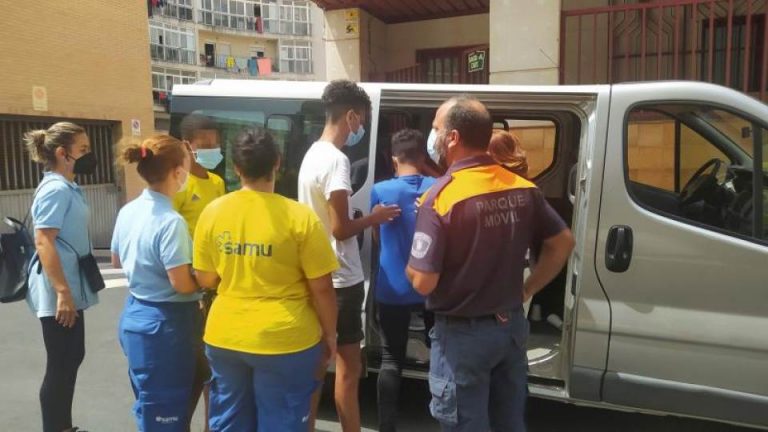 Trabajadores Inmigrantes Marroquíes y Sindicato de Manteros exigen la dimisión de Marlaska por repatriar los MENAS