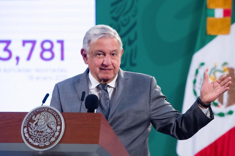 Vacuna COVID 19: Andrés Manuel López Obrador: «Cuidado porque las farmacéuticas quieren hacer negocios»