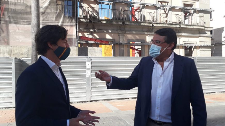 FOTOGRAFÍA. HUELVA (ESPAÑA), 13.08.2021. El diputado de VOX por Huelva en el Parlamento de Andalucía, Rafael Segovia Brome (d). Efe