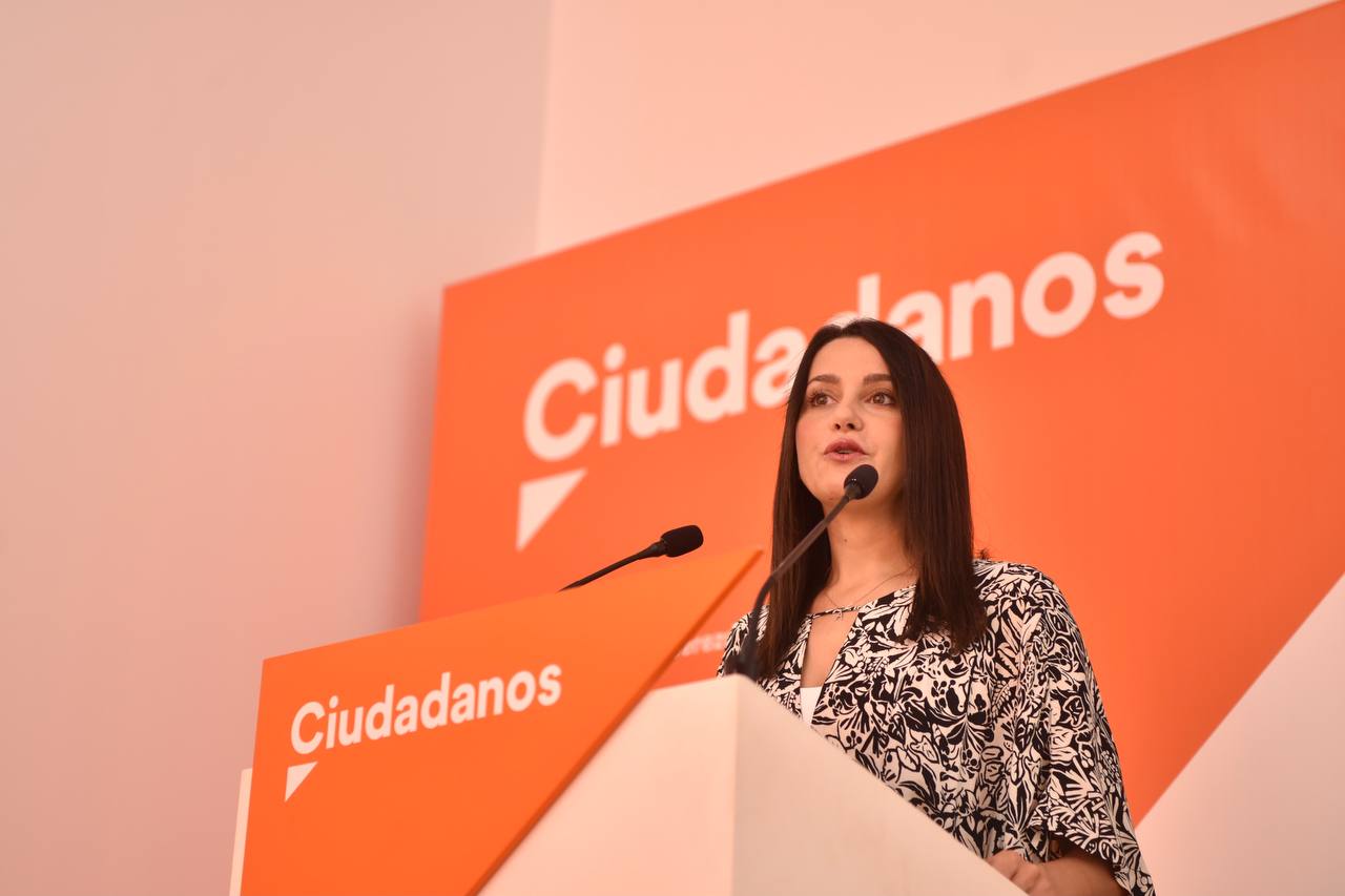 FOTOGRAFÍA. JEREZ DE LA FRONTERA (ANDALUCÍA) ESPAÑA, 19.08.2021. Inés Arrimadas García y Juan Antonio Marín. Ñ pueblo (1)