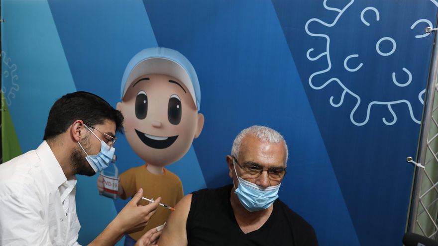 FOTOGRAFÍA. JERUSALÉN (ISRAEL), 11.08.2021. Más de 650.000 mayores de 60 años recibieron ya la tercera dosis de la vacuna Pfizer contra la covid-19 en Israel. Efe