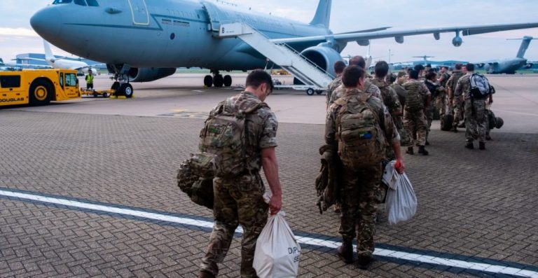 5.000 Marines supervisan la evacuación de miles de estadounidenses de Kabul (Afganistán) ante el asedio de talibanes