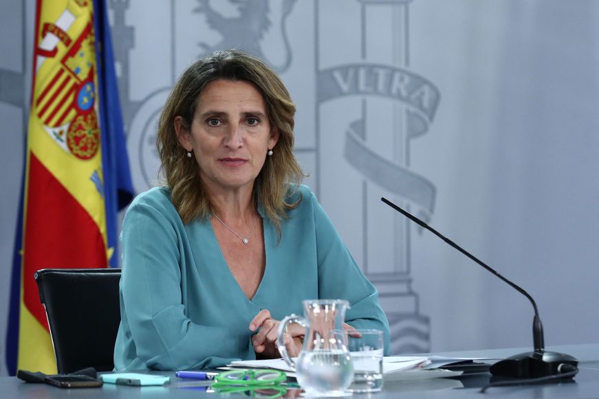 FOTOGRAFÍA. MADRID (ESPAÑA), 03.08.2021. La ministra de Política Territorial y portavoz del Gobierno, Isabel Rodríguez (d), y la vicepresidente, Teresa. Ñ Pueblo (3)
