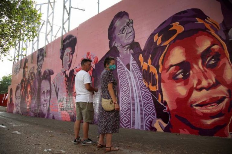 Mural feminista del barrio de Ciudad Lineal (Madrid) España