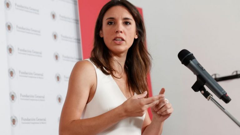 La ministra de Igualdad Irene Montero Gil (Podemos) rechaza el apoyo a Ucrania y pide «negociar con Putin»
