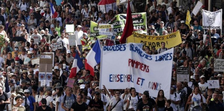 El pueblo resiste en Francia a gritos de «libertad» contra el «terrorismo sanitario» de Emmanuel Macron: Pasaporte COVID 19