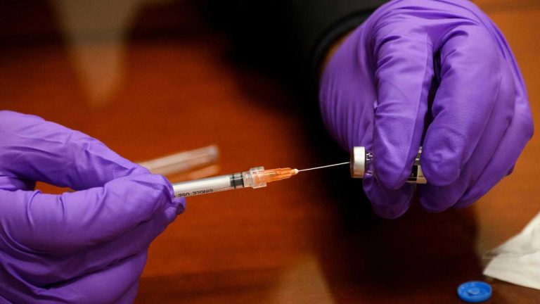 La Agencia Europea de Medicamentos identifica «trombocitopenia y zumbidos en el oído» en la Vacuna COVID 19