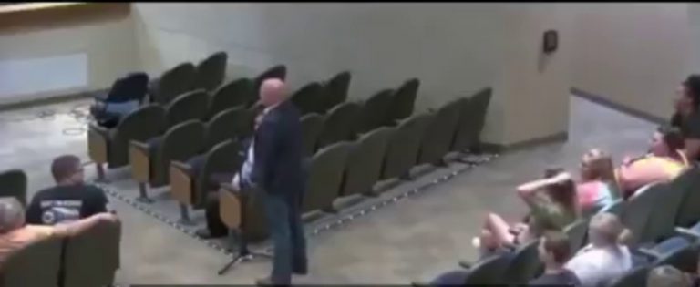 Doctor Shawn Brooks: «Los vacunados contra el COVID 19 morirán en los 6 meses pasados 3 y 5 años»