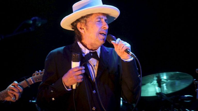 Bob Dylan (Robert Allen Zimmerman) abusó sexualmente y amenazó con violencia física a la víctima J. C. de 12 años, según demanda ante Tribunales