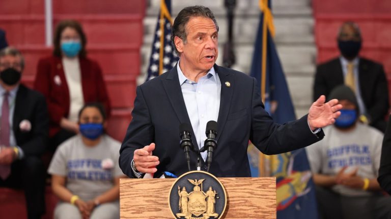 El gobernador de Nueva York dimite tras denuncias de acoso sexual