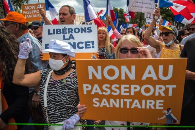 El pueblo de Francia en pie contra el «terrorismo sanitario»: Pasaporte COVID 19 que es la obligación a someterse al experimento farmacéutico