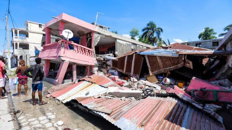 Un potente sismo deja al menos 300 muertos en Haití