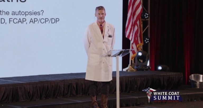 Doctor Ryan Cole sobre vacuna COVID 19: «Esto no es una vacuna, es un ataque venenoso a nuestra población»