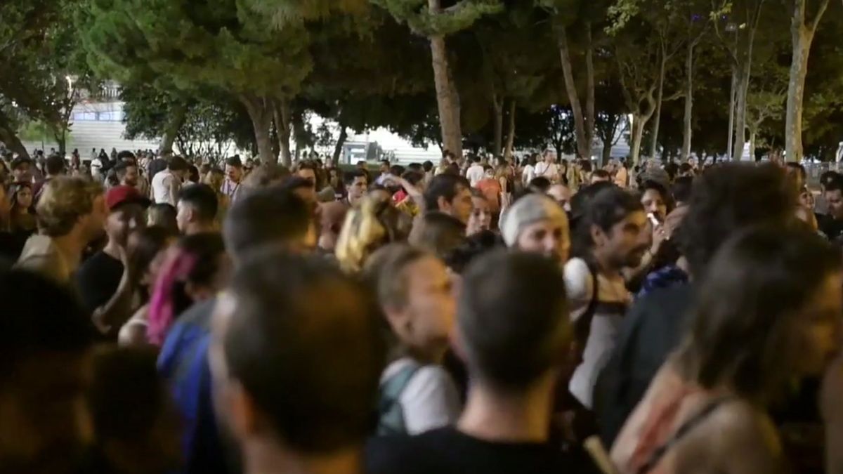 FOTOGRAFÍA. SANTS (BARCELONA) ESPAÑA, 28.08.2021. Imágenes de las fiestas nocturnas en Sants (Barcelona). Efe