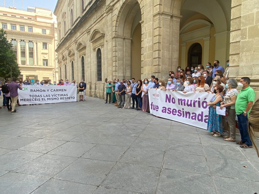 FOTOGRAFÍA. SEVILLA (ESPAÑA), 12.08.2021. VOX recuerda a las víctimas de la violencia intrafamiliar en Andalucía. Ñ pueblo (1)
