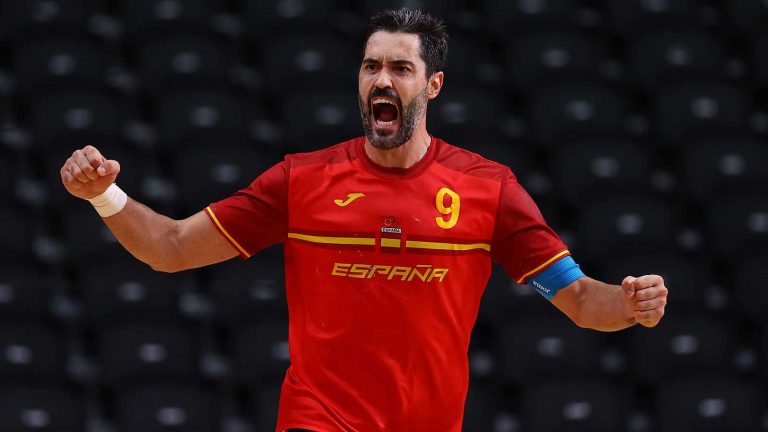 La selección española de balonmano sube al podio tras ganar la medalla de bronce en los JJOO de Tokio 