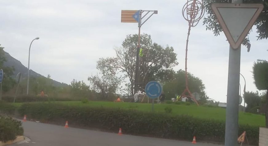 FOTOGRAFÍA. VILASSAR DE DALT (BARCELONA) ESPAÑA, 23.08.2021. Vista del símbolo secesionista Estrellada. Ñ Pueblo