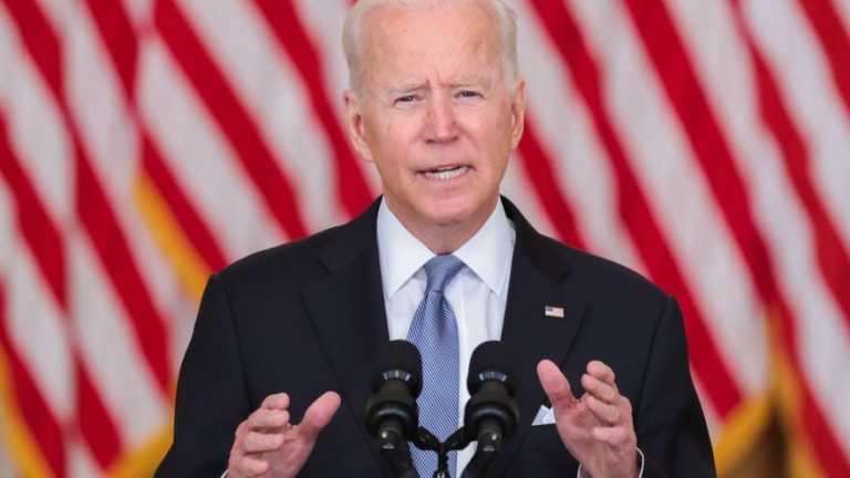 Joe Biden amenaza con retirar las ayudas públicas a residencias con personal «no vacunado contra COVID 19»