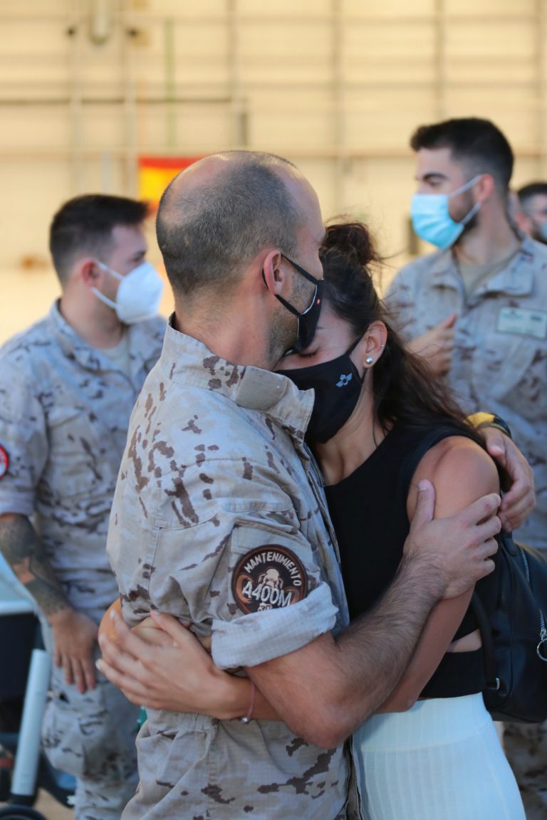 Galería foto: España recibe en Zaragoza a los militares que llegan de Kabul (Afganistán)