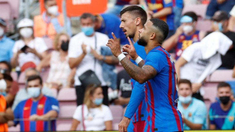 Un arrebato mágico de Memphis Depay salva al FC Barcelona ante Getafe (2-1)