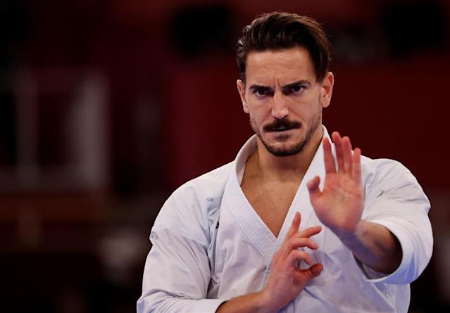 FOTOGRAFÍA. TOKIO (JAPÓN), 05.08.2021. Damián Quintero de España se presenta durante las rondas clasificatorias de kata masculino de karate de los JJOO de Tokio. Efe